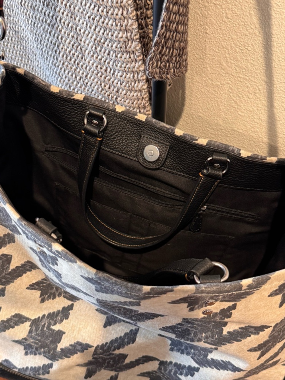 Coach CJ624 Dempsey Tote 40 With Houndstooth Print And Patch in Cream/Black - Picture 11 of 16